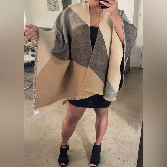 Nordstrom Accessories - NWT Designer Shawl